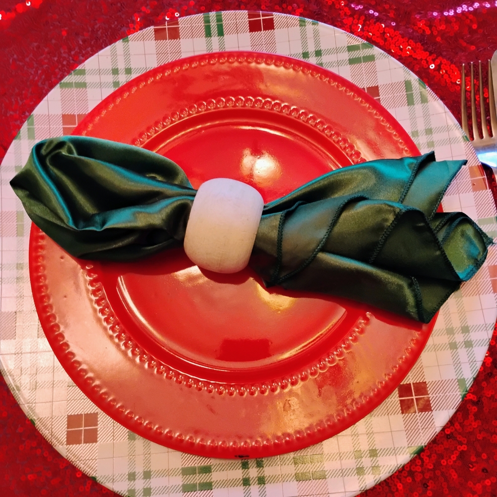Set of 4 plaid acrylic charger plates 13" holiday table decor Christmas hosting